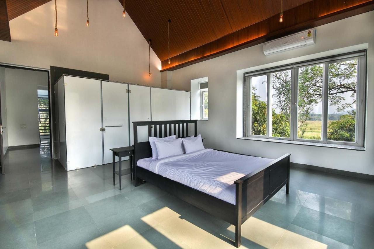 Twilight Grove By Stayvista - Pool- View Villa With Manicured Lawn, Contemporary Interiors & Home Theatre Karjat Exterior foto